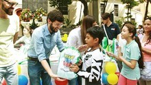 Diego Scharifker entregó 500 kits escolares a niños de zonas...