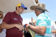 Capriles: "Gobierno marcha mientras el país padece la v...