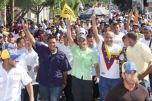 Capriles: Incremento de salario mínimo sólo compensa lo que ...