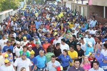 Capriles: Aquí estamos para trabajar y resolver los problema...
