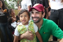 Capriles entregó juguetes y cotillones a niños de Guatire