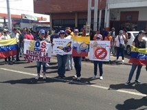 Mujeres y estudiantes de Guayana se mantienen en la calle