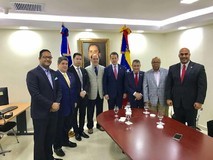 Julio Borges se reunió con las autoridades del Parlamento do...