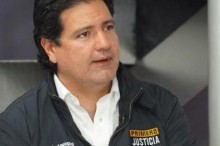 Armando Amengual: Maduro intenta comprar la conciencia de lo...