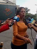 Betsy Bustos: Maduro no resolverá crisis en Venezuela ni que...