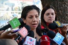 Betsy Bustos: “Maduro debe ser humilde y aceptar que el soci...