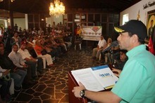 Capriles: El gobierno promueve la ilegalidad con burocracia