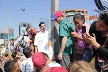 Capriles a un joven: Para salir a la calle no necesitas que ...