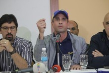 Capriles exhortó al CNE a ver cómo funciona el Poder Elector...