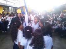 Capriles: Desde las escuelas podemos construir el país que q...