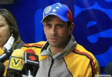 Capriles: Con el gasto del tercer satélite se pueden constru...