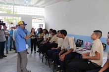 Capriles entregó aulas para 4º y 5º año de bachillerato en E...