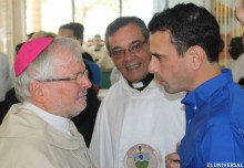 Capriles condecoró al obispo de Los Teques