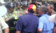 Capriles: Hasta que el CNE cumpla, tendrá al pueblo en la ca...