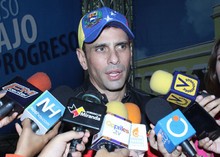 Capriles: Están comprando medios con dinero de la corrupción...