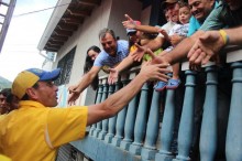 Capriles: El pueblo saldrá a la calle si el TSJ dicta una se...