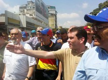 Capriles: La crisis se resuelve escuchando el clamor de la c...