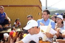 Capriles invitó a venezolanos descontentos a sumarse al proy...