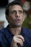 Capriles a Maduro: En vez de estar recogiendo firmas, soluci...