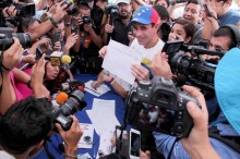 Capriles: “Pretender cerrar vía del revocatorio es echarle g...