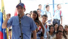 Capriles denuncia intimidación por impulsar referéndum contr...