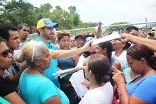 Capriles aseguró que gobierno ha causado cierre de 200 mil c...