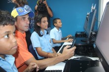 Capriles entregó sala digital en Escuela Nelson Mandela 
