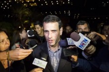 Capriles critica la "indefendible" postura de Madu...