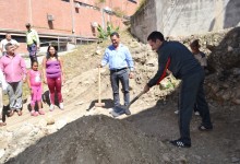 Alcalde Carlos García colocó primera piedra en terreno donde...