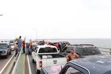 Diputados toman el Puente sobre el Lago de Maracaibo en rech...