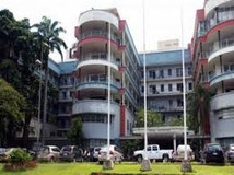 Trabajadores de hospital Universitario exigen pago de compro...