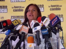 Dinorah Figuera: "Condenamos la violencia oficialista y...