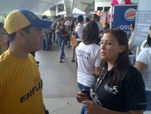 Edinson Ferrer visitó la Décima Feria del Empleo realizada p...