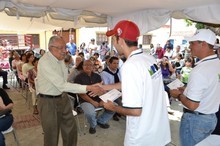 Alcalde Carlos García otorgó Bs 1 millón 400 mil para mejora...