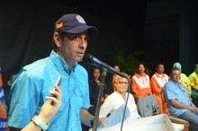 Capriles: El país le quedó grande al gobierno y deberían ped...