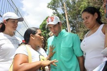 Capriles: Más de 4 millones de estudiantes afectados con par...