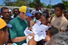 Capriles recorre comunidades agrícolas de San José de Barlov...