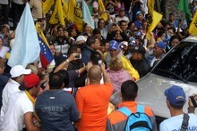 Capriles: Salgamos a votar para demostrar que el pueblo no q...