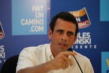 Capriles: "Aquí mandan a la cárcel a venezolanos solo p...