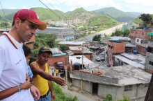 Capriles entregó seis obras comunitarias entregó en La Guair...