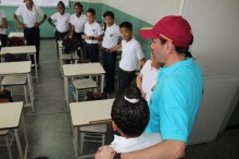 Capriles inspeccionó trabajos de reparación en Escuela Gran ...