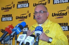 José Antonio España: Frente al golpe defenderemos la Constit...