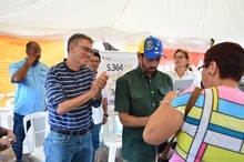 Capriles y “Josy” Fernández entregaron microcréditos en Las ...