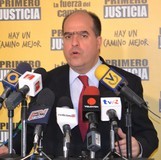 Julio Borges: Exigimos a Maduro echar para atrás la devaluac...