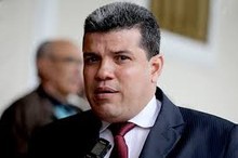 Luis Parra: En Venezuela lo que se trabaja no alcanza ni par...