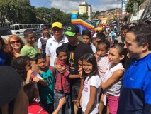 Capriles compartió con pequeños del Tuy y de Petare Día del ...