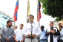 Carlos Ocariz rinde homenaje a los caídos en las protestas