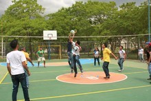 Mardo reinauguró cancha deportiva en la UC por Día del Estud...