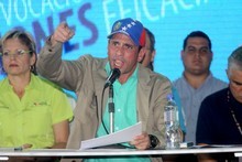 Capriles: Ni la muerte ni la sangre son el camino para const...