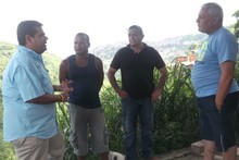 Candidatos a concejales de la MUD visitaron el barrio San Is...